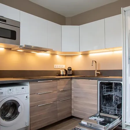 Apartment Prime Location Hyper Center Ideal For Couples & Families - Walk Everywhere - Smart By Totolulucannes *