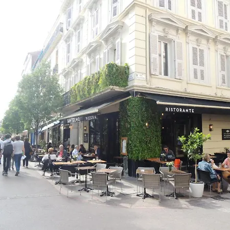 Prime Location Hyper Center Ideal For Couples & Families - Walk Everywhere - Smart By Totolulucannes Διαμέρισμα