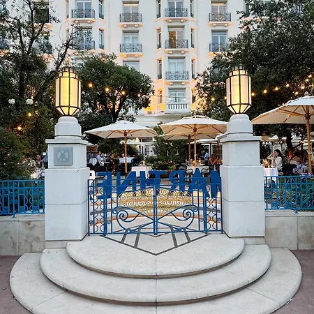 Prime Location Hyper Center Ideal For Couples & Families - Walk Everywhere - Smart By Totolulucannes Apartment